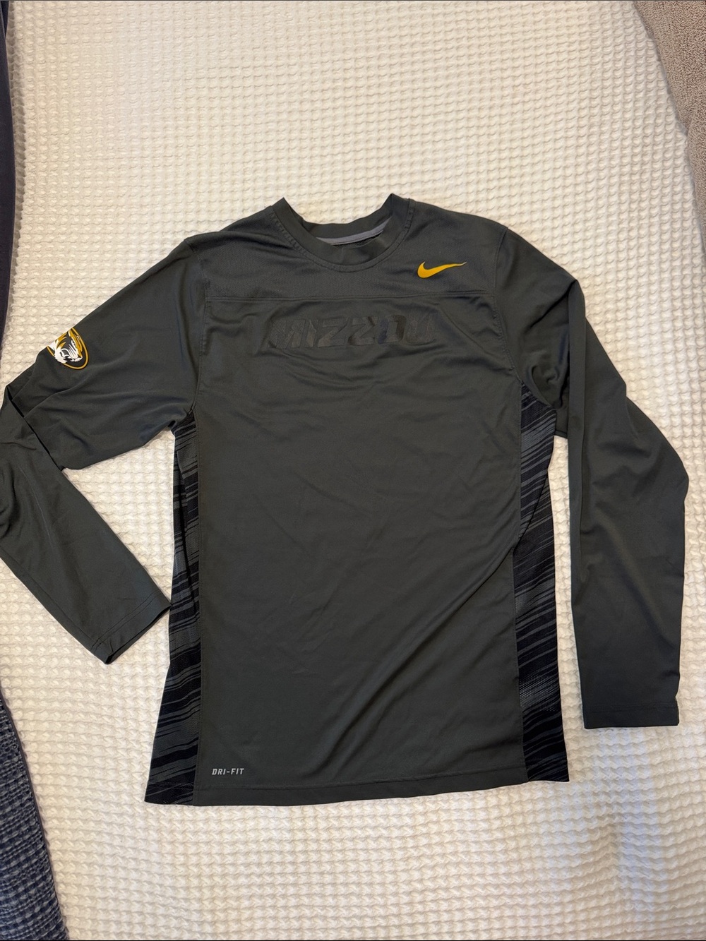 Nike Men's Mizzou Tigers Dark Gray Long-Sleeve Dri-FIT Shirt Gold Swoosh Medium